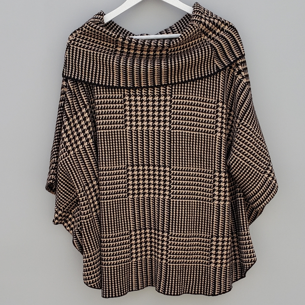 Fever Knit Sweater Poncho Women's Size L/XL.